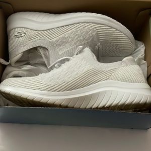 Skechers white air-cooled memory foam stretch fit size.    8 1/2